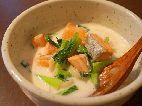 鮭と小松菜の味噌ミルクうどん